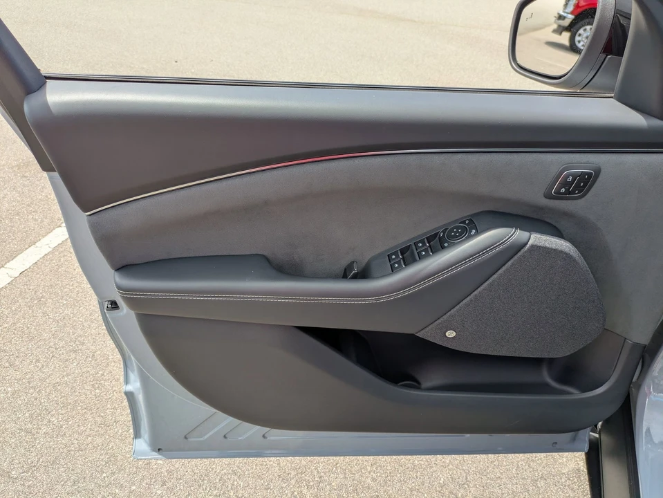 2025 Ford Mustang Mach-E - Image 15 of 31