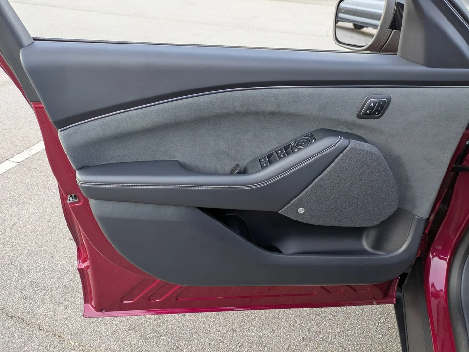 2025 Ford Mustang Mach-E - Image 16 of 31