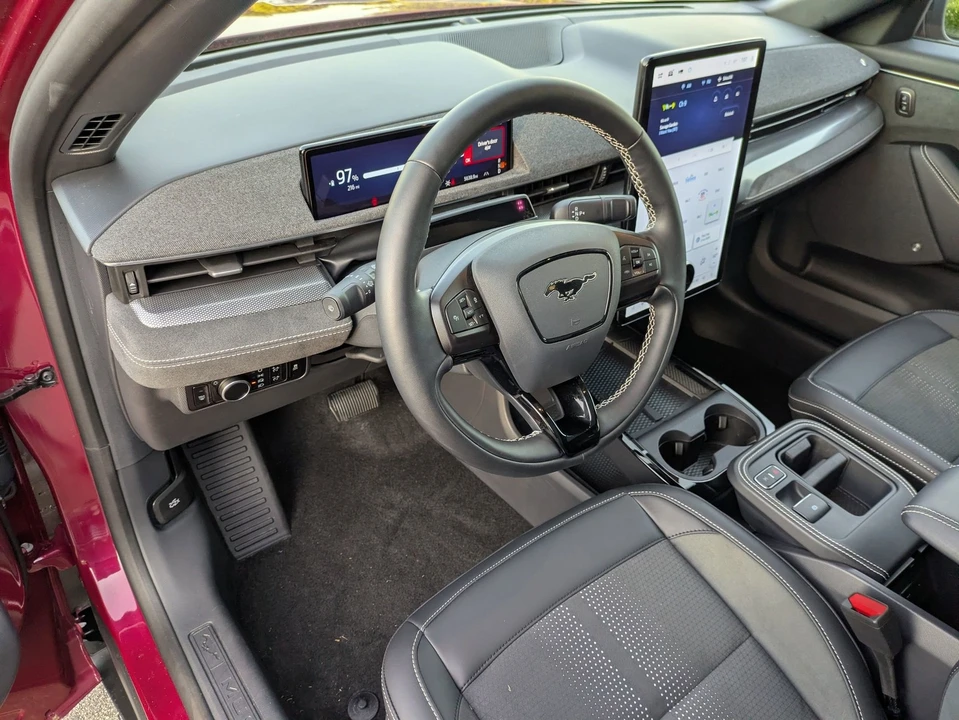 2025 Ford Mustang Mach-E - Image 15 of 31