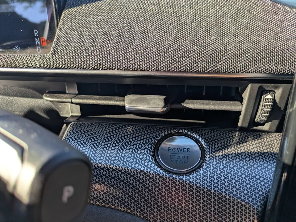 2025 Ford Mustang Mach-E - Image 27 of 31