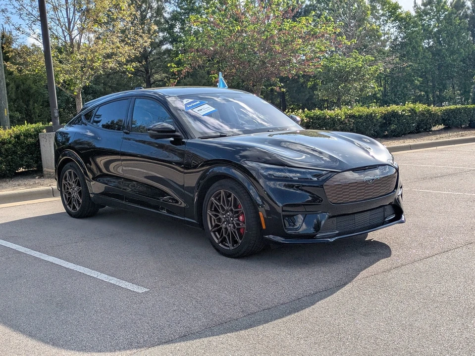 2025 Ford Mustang Mach-E - Image 2 of 31