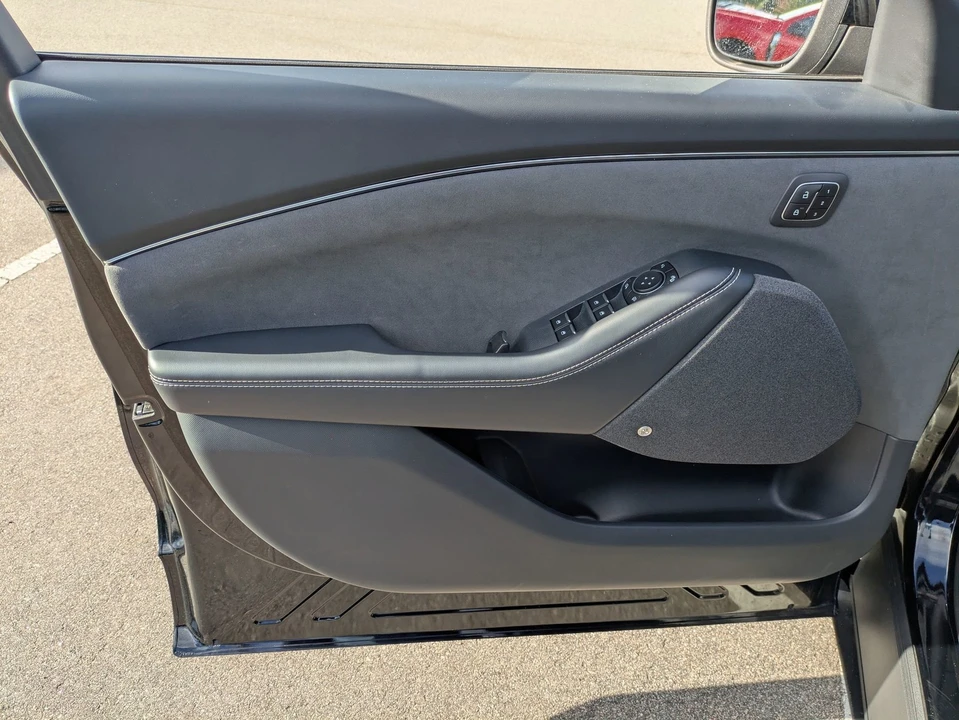 2025 Ford Mustang Mach-E - Image 16 of 31