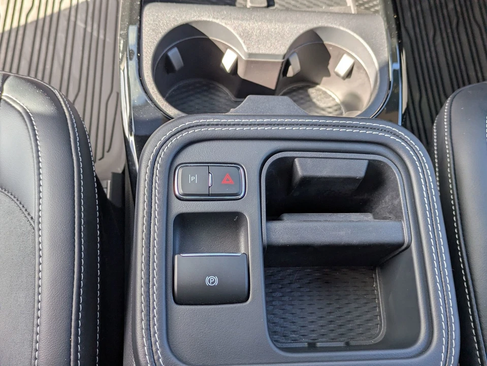 2025 Ford Mustang Mach-E - Image 25 of 31
