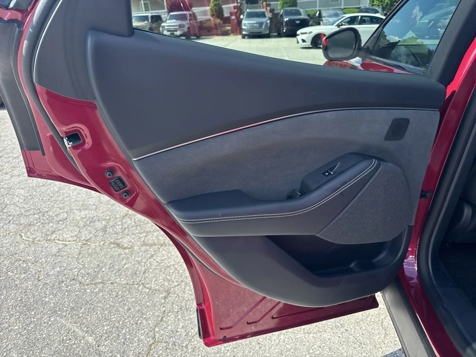2025 Ford Mustang Mach-E - Image 29 of 31