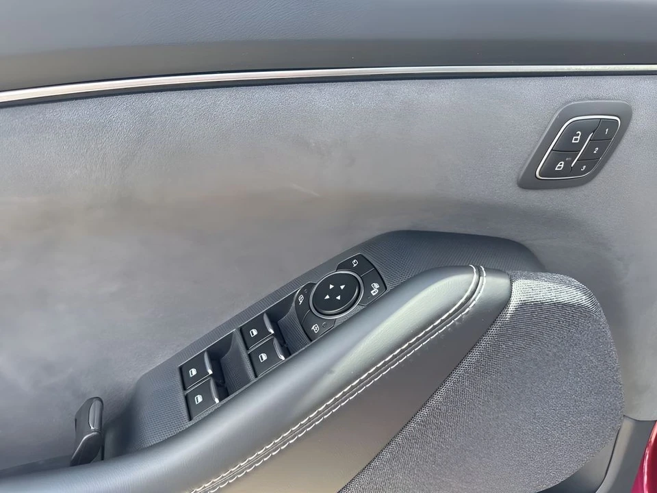 2025 Ford Mustang Mach-E - Image 28 of 31