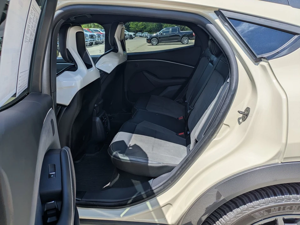 2025 Ford Mustang Mach-E - Image 29 of 31