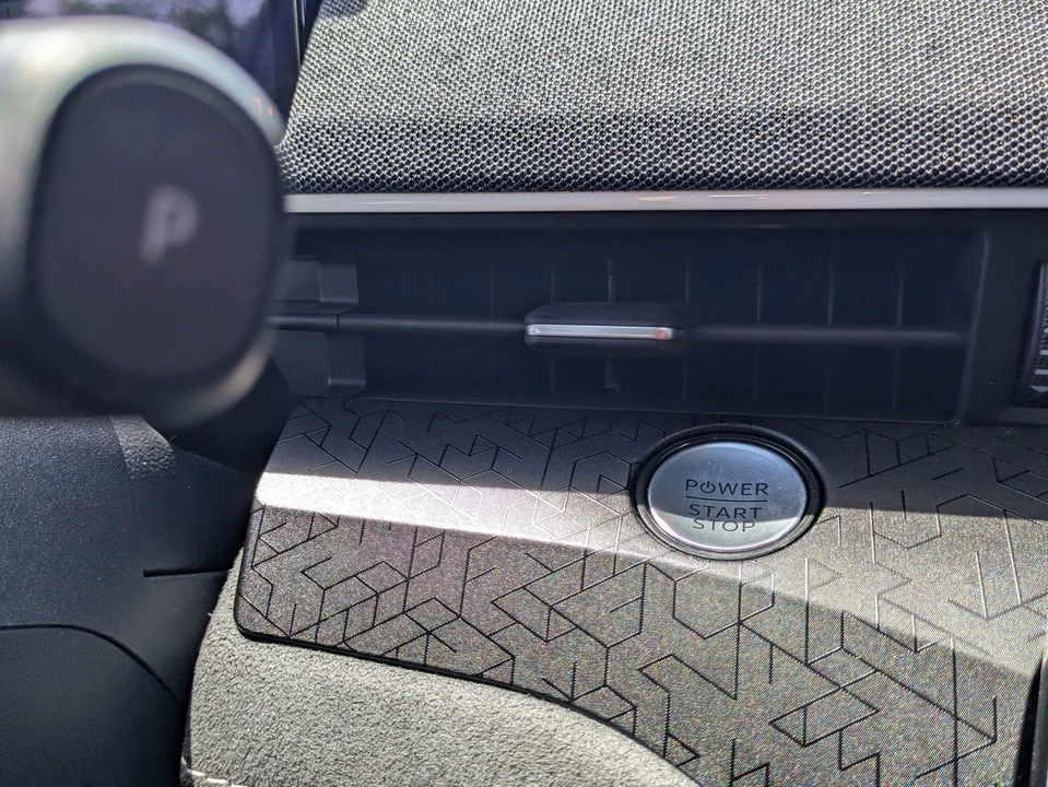 2025 Ford Mustang Mach-E - Image 27 of 31