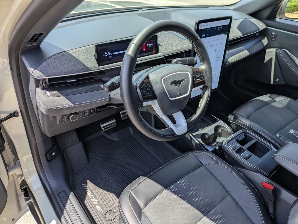 2025 Ford Mustang Mach-E - Image 15 of 31