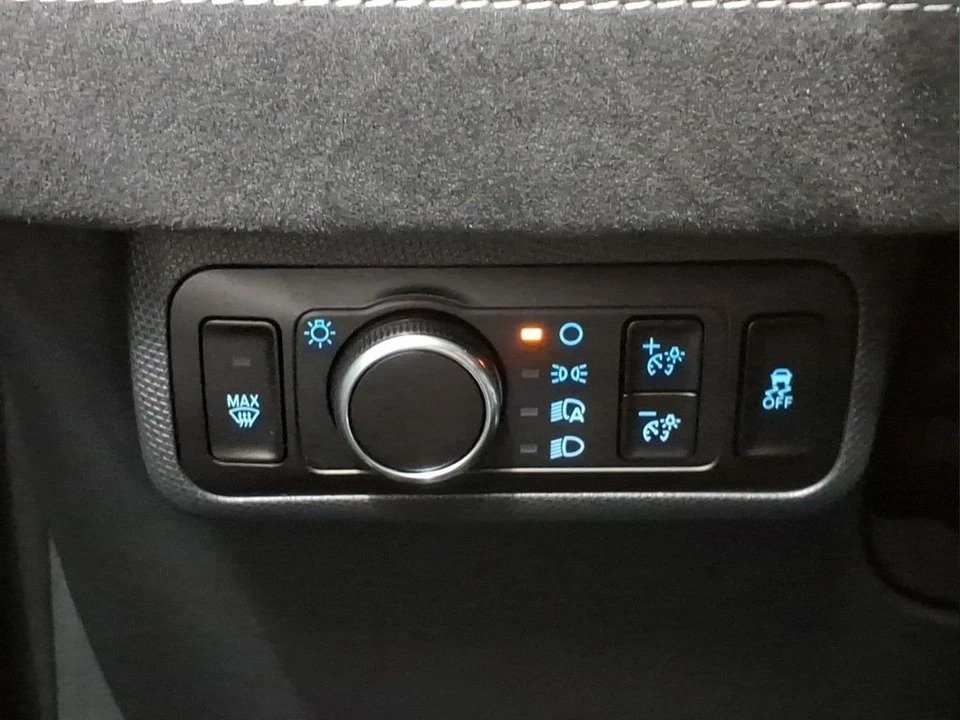 2025 Ford Mustang Mach-E - Image 16 of 28