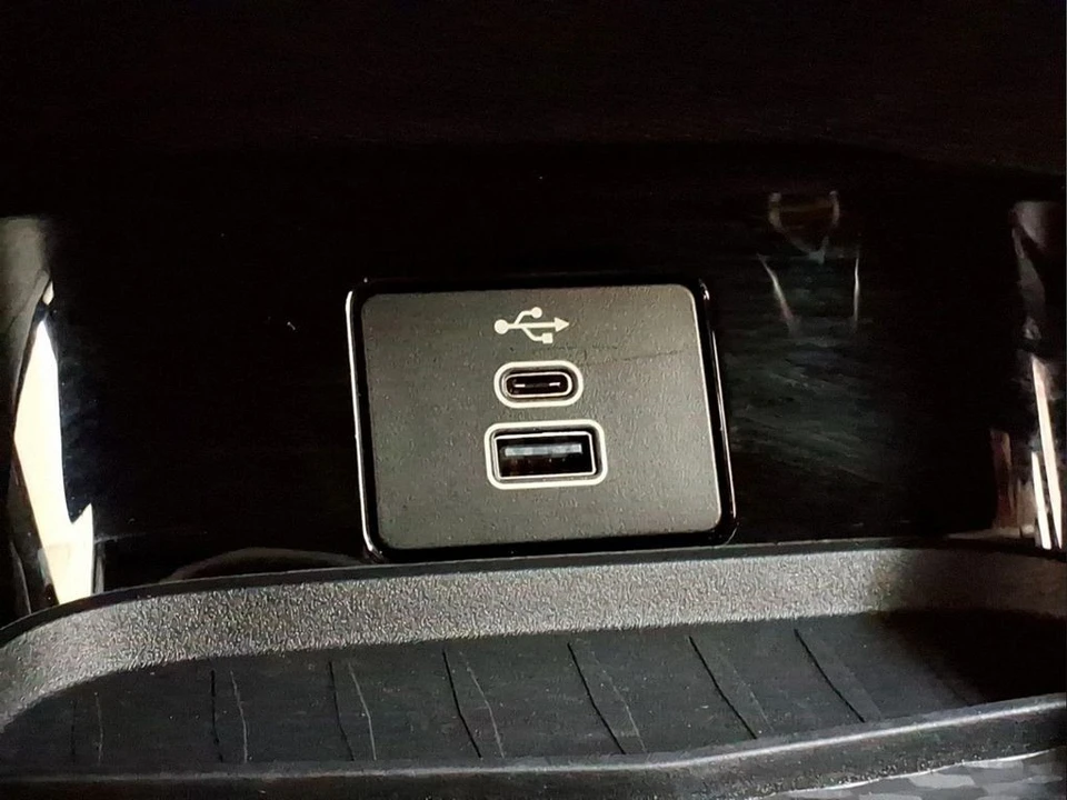 2025 Ford Mustang Mach-E - Image 10 of 28