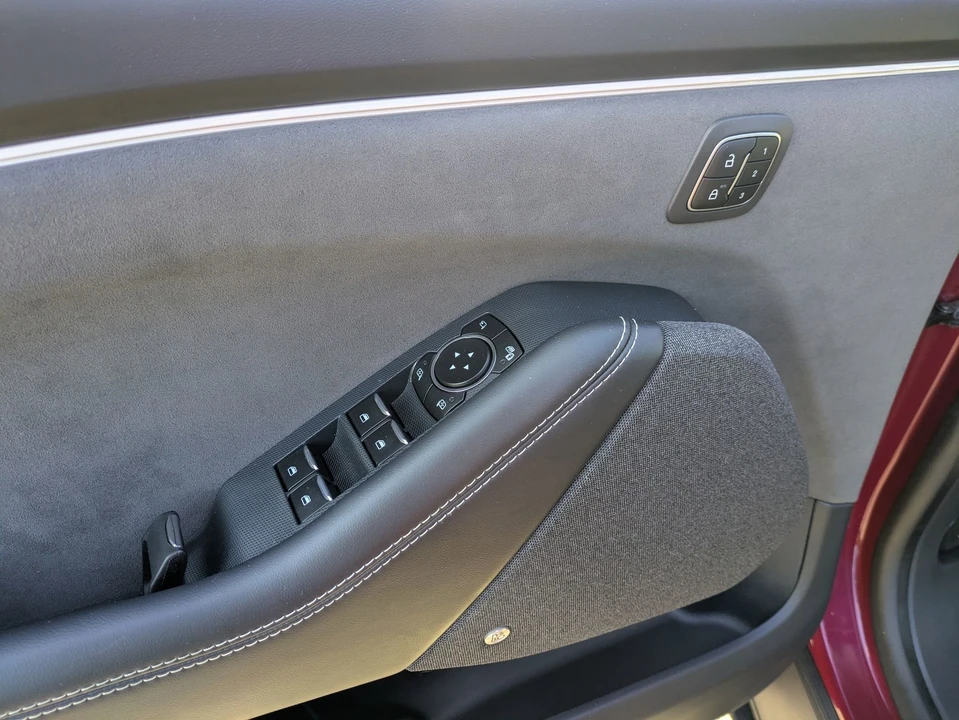 2025 Ford Mustang Mach-E - Image 17 of 31