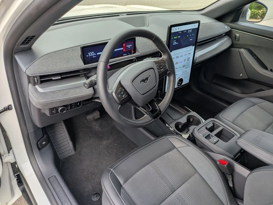 2025 Ford Mustang Mach-E - Image 15 of 31