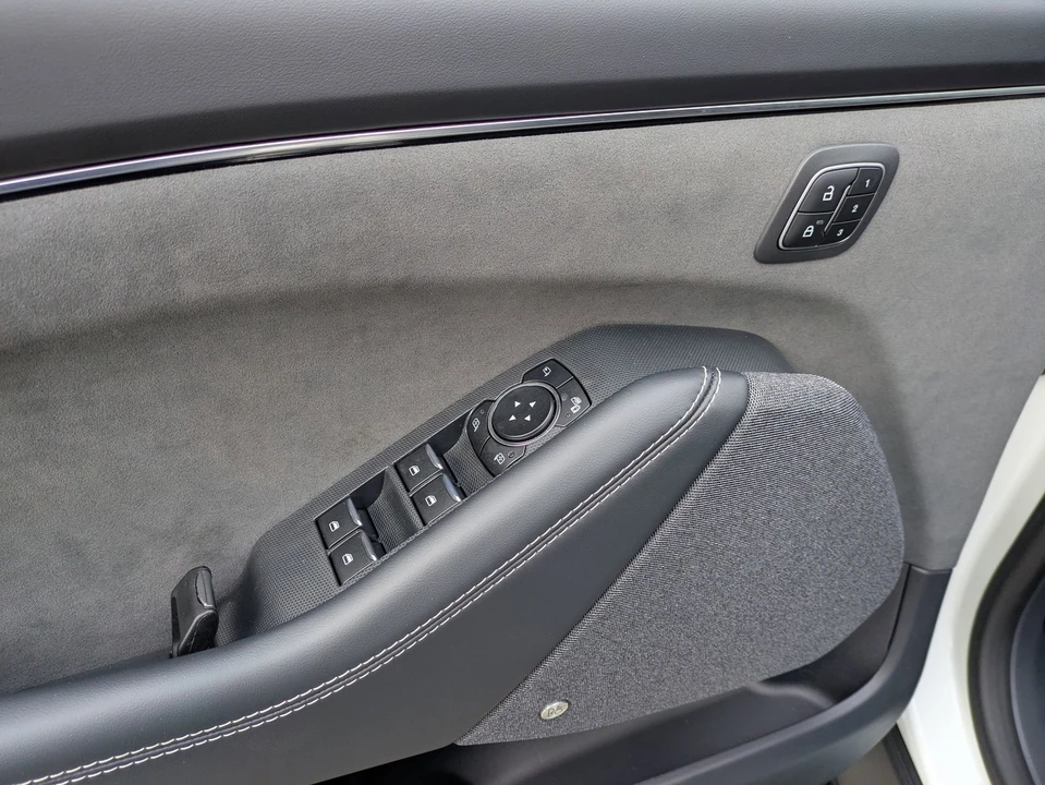 2025 Ford Mustang Mach-E - Image 17 of 31