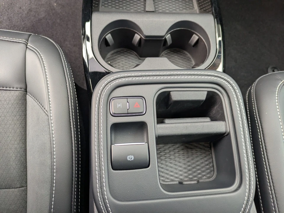2025 Ford Mustang Mach-E - Image 25 of 31