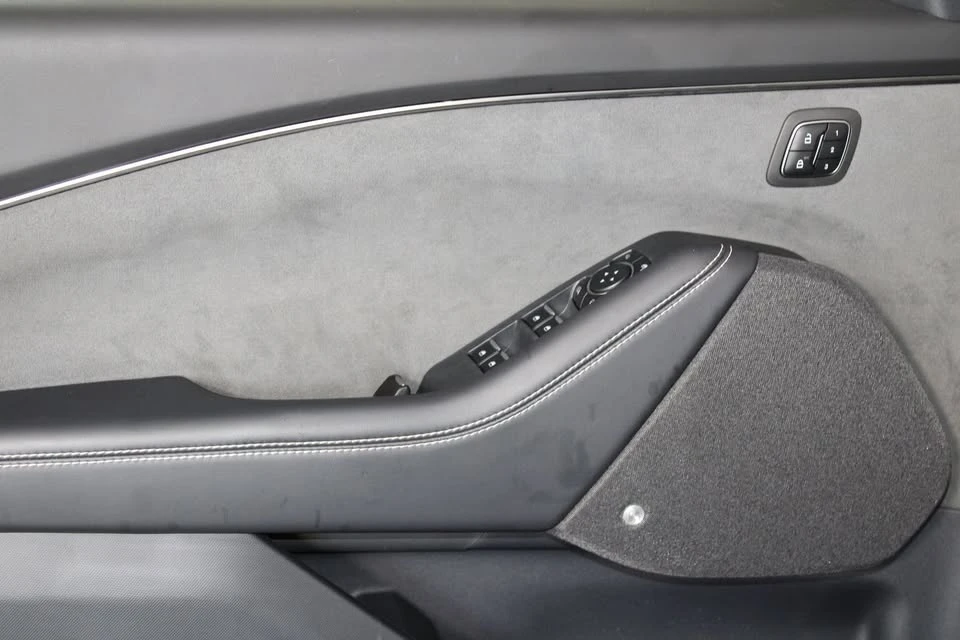 2025 Ford Mustang Mach-E - Image 15 of 20