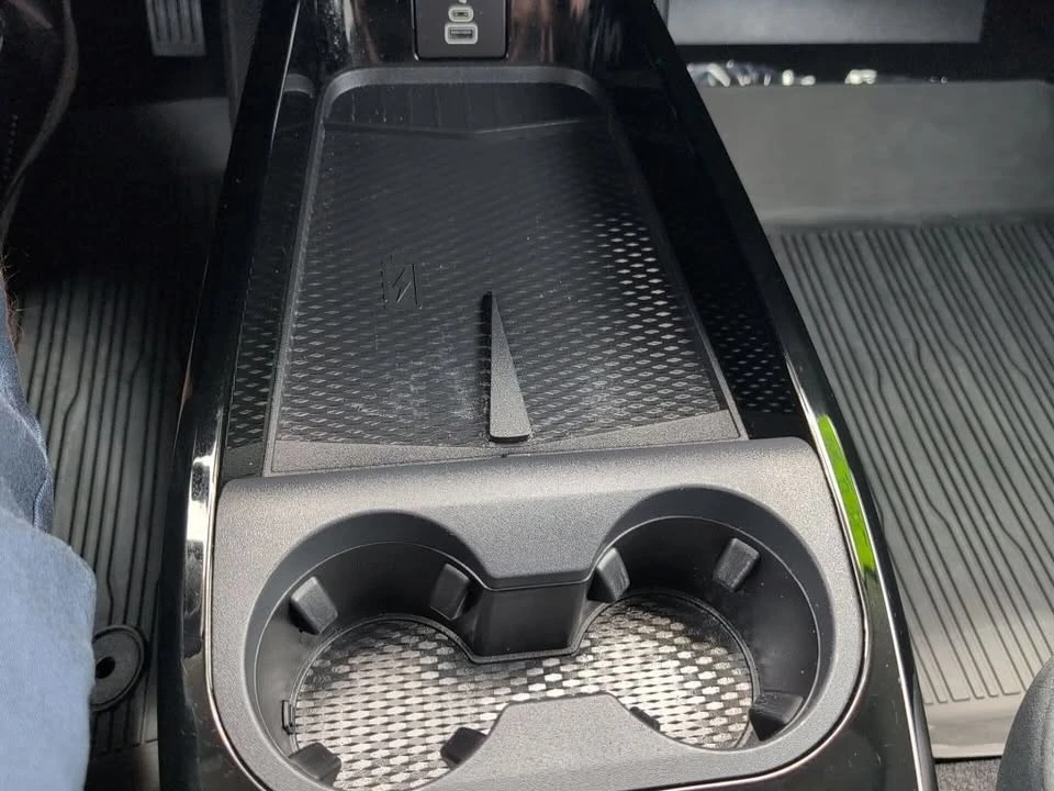 2025 Ford Mustang Mach-E - Image 19 of 20