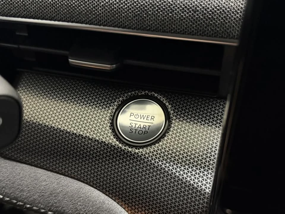 2025 Ford Mustang Mach-E - Image 16 of 20