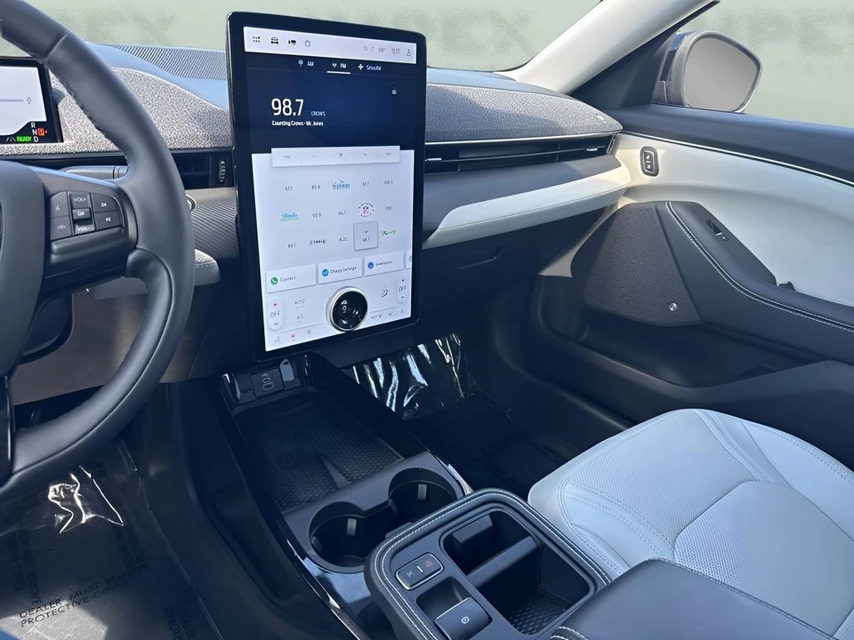 2025 Ford Mustang Mach-E - Image 17 of 31