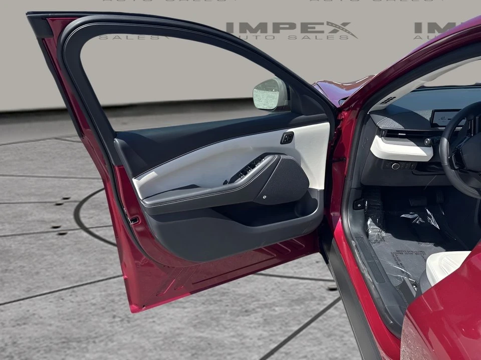 2025 Ford Mustang Mach-E - Image 24 of 31