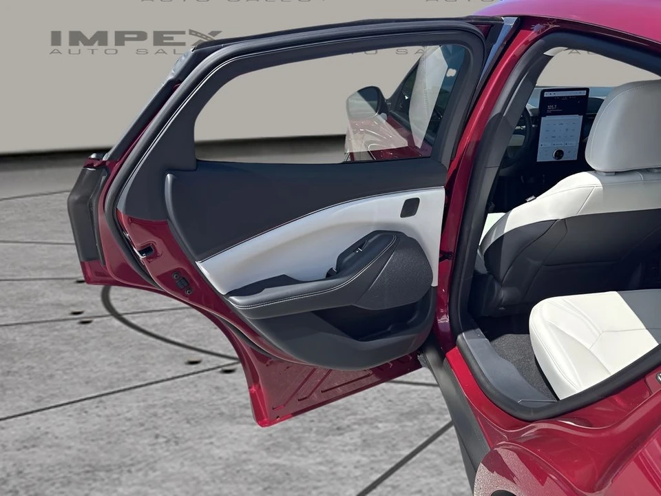 2025 Ford Mustang Mach-E - Image 26 of 31