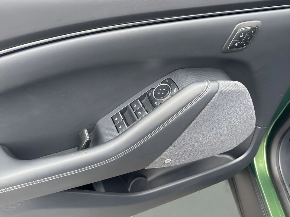 2025 Ford Mustang Mach-E - Image 26 of 31