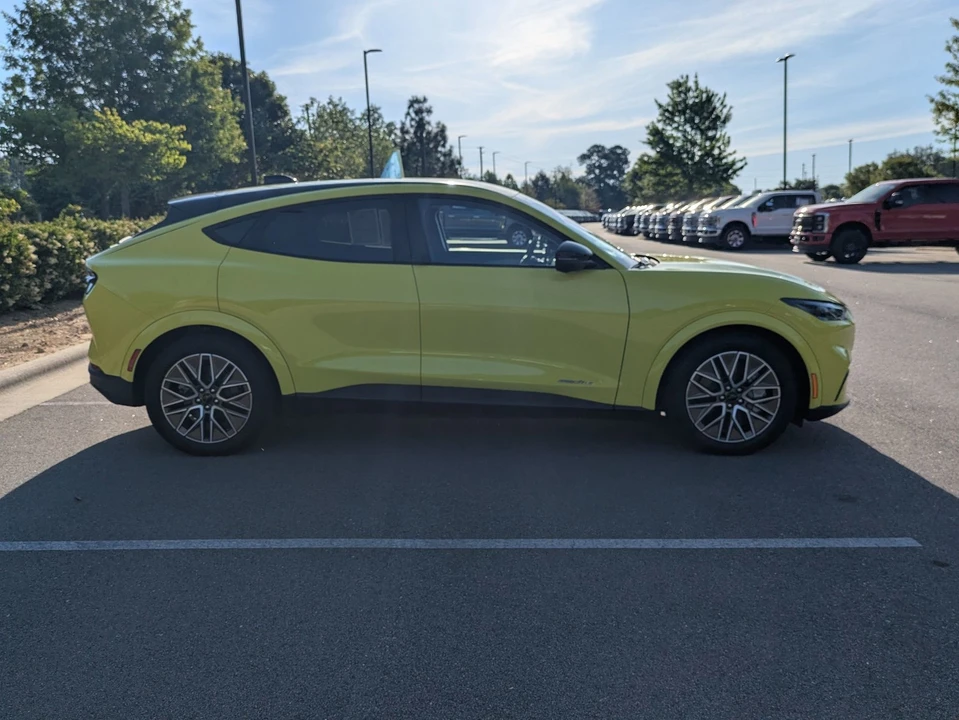 2025 Ford - Image 3 of 31