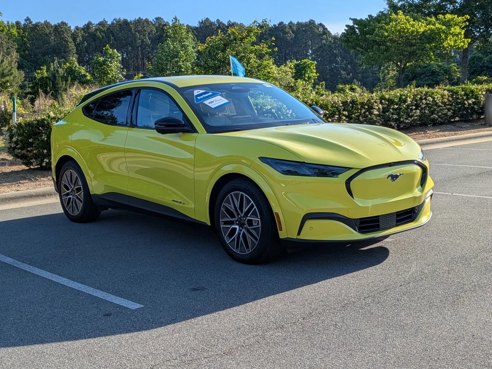 2025 Ford - Image 2 of 31