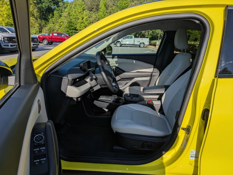 2025 Ford - Image 13 of 31
