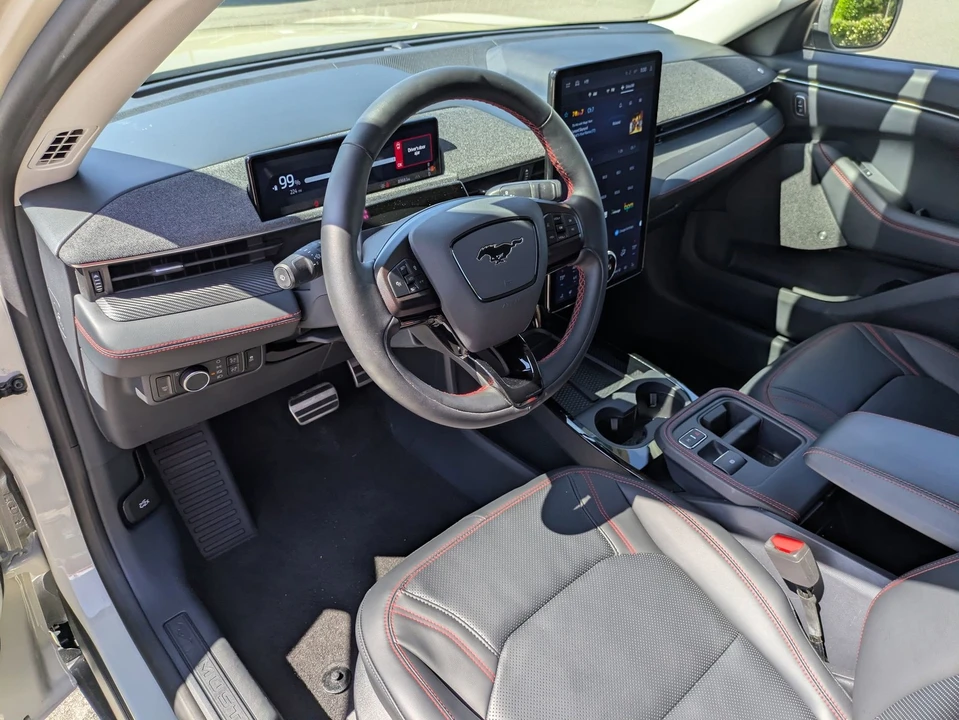 2025 Ford Mustang Mach-E - Image 15 of 31