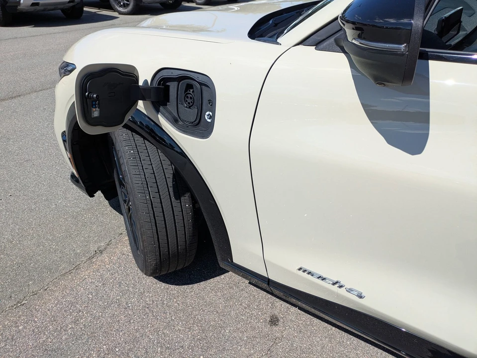 2025 Ford Mustang Mach-E - Image 12 of 31