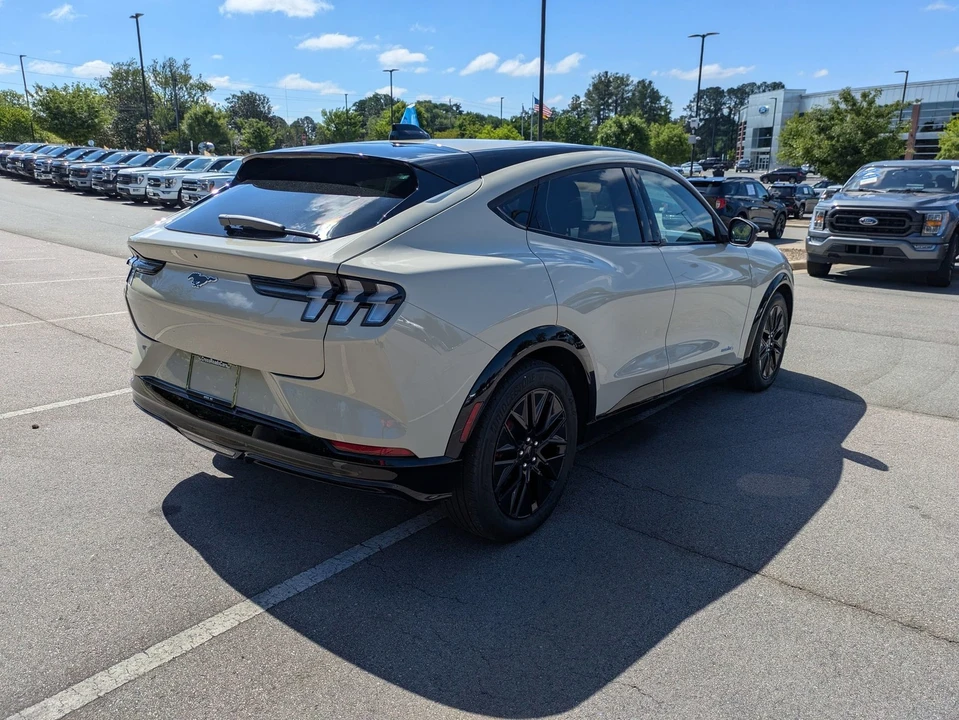 2025 Ford Mustang Mach-E - Image 4 of 31