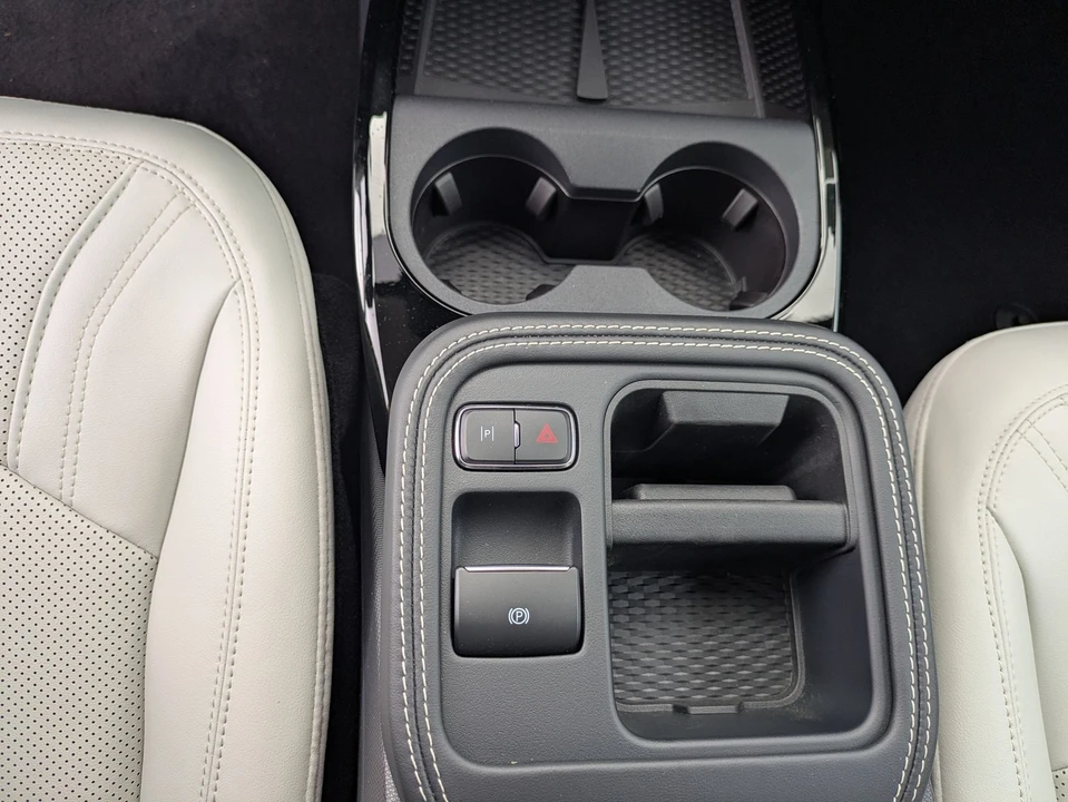2025 Ford Mustang Mach-E - Image 25 of 31