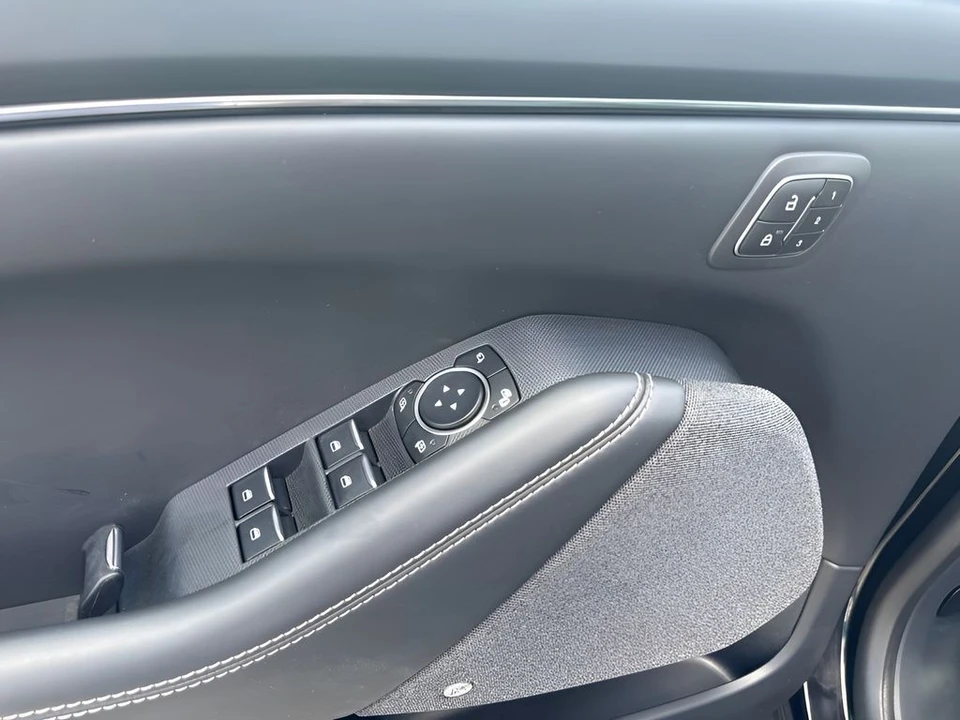2025 Ford Mustang Mach-E - Image 24 of 31