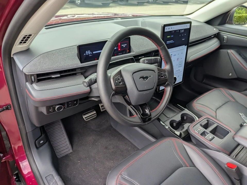 2025 Ford Mustang Mach-E - Image 15 of 31