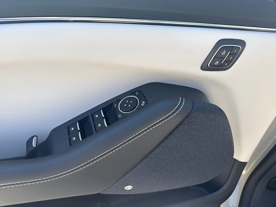 2025 Ford Mustang Mach-E - Image 26 of 31