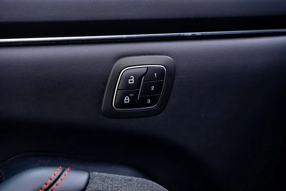2025 Ford Mustang Mach-E - Image 17 of 20