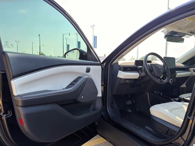 2025 Ford Mustang Mach-E - Image 15 of 20