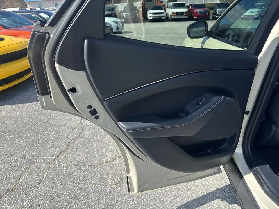 2025 Ford Mustang Mach-E - Image 26 of 31