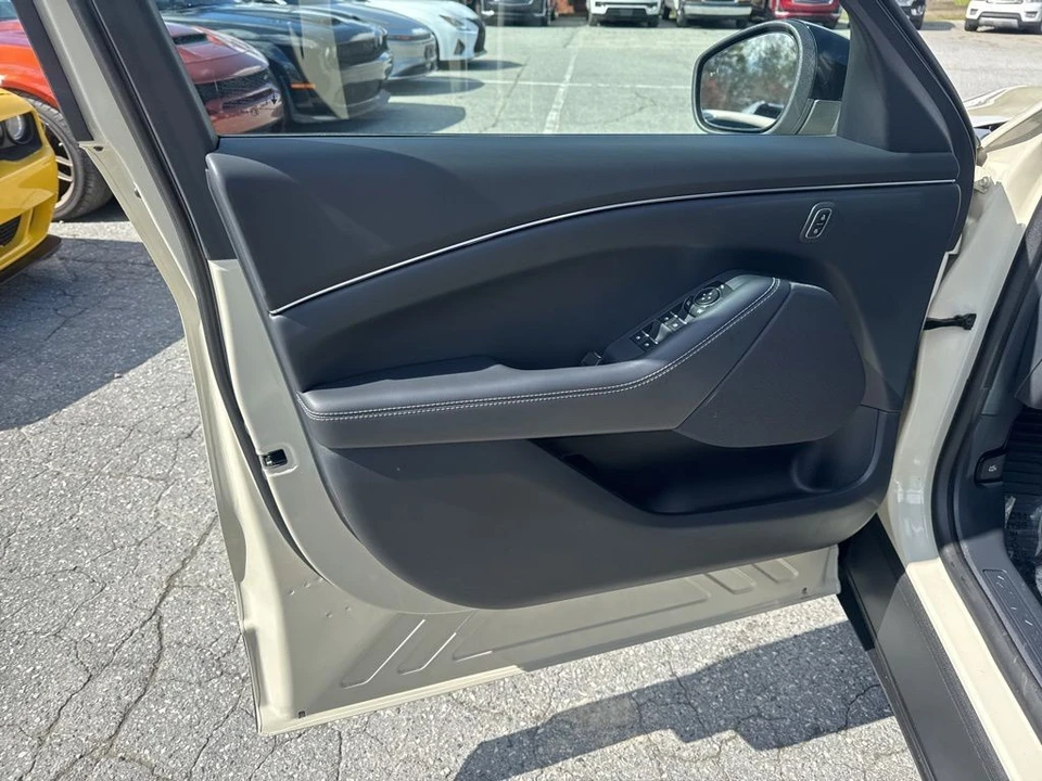 2025 Ford Mustang Mach-E - Image 24 of 31