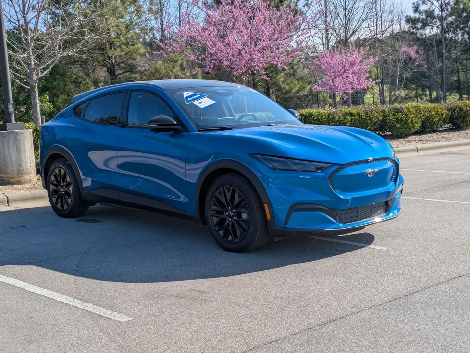 2025 Ford Mustang Mach-E - Image 2 of 31