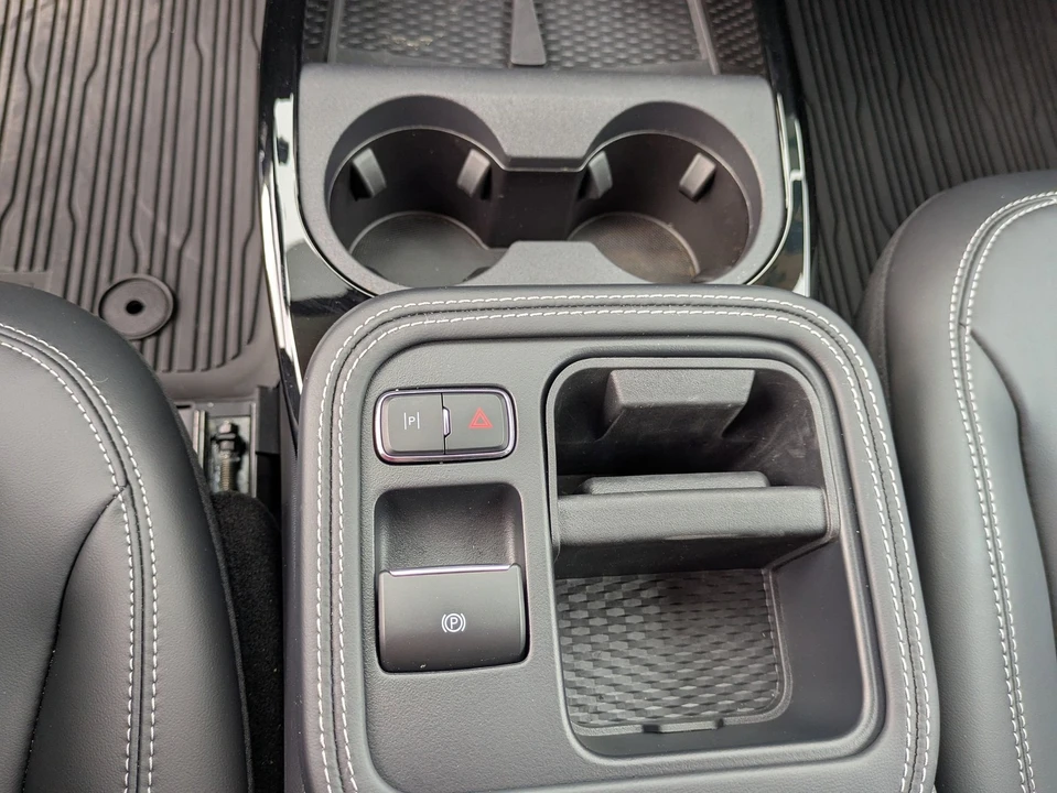 2025 Ford Mustang Mach-E - Image 25 of 31