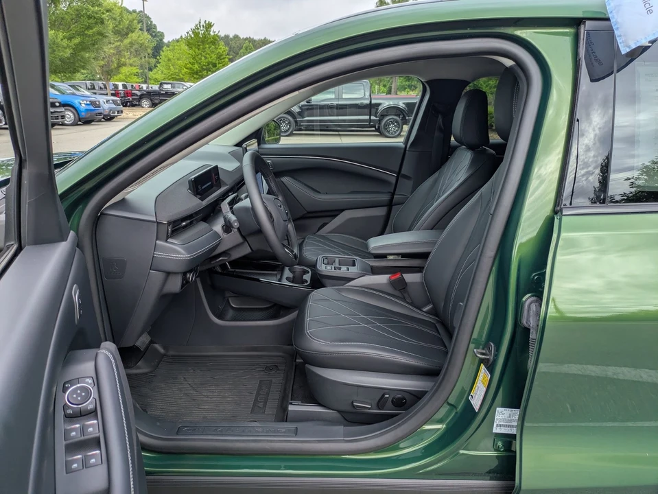 2025 Ford Mustang Mach-E - Image 13 of 31