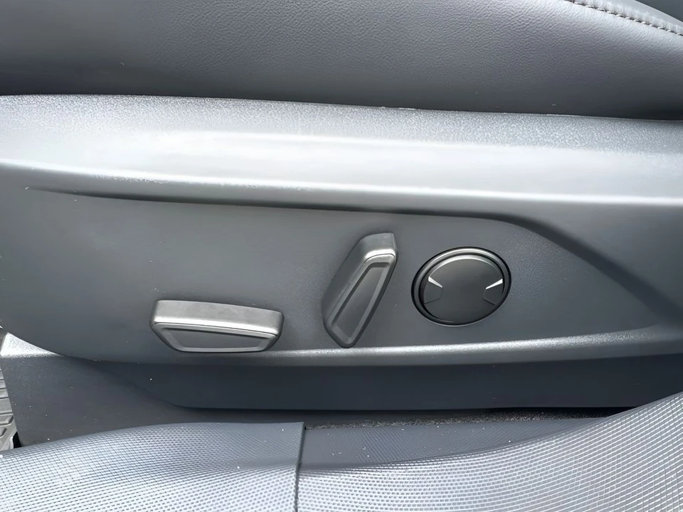 2025 Ford Mustang Mach-E - Image 11 of 31