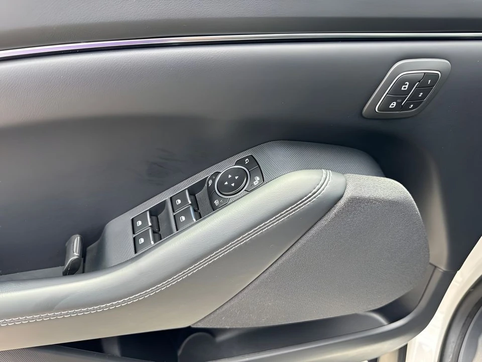2025 Ford Mustang Mach-E - Image 28 of 31