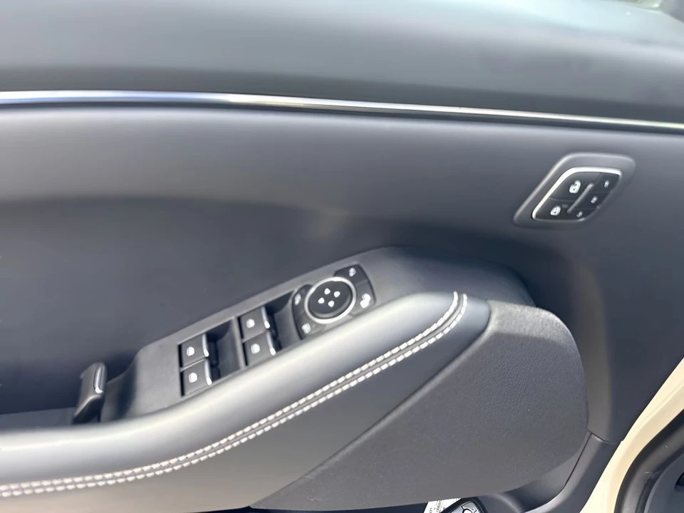 2025 Ford Mustang Mach-E - Image 17 of 23