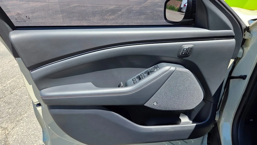 2025 Ford S650 Mustang - Image 13 of 30
