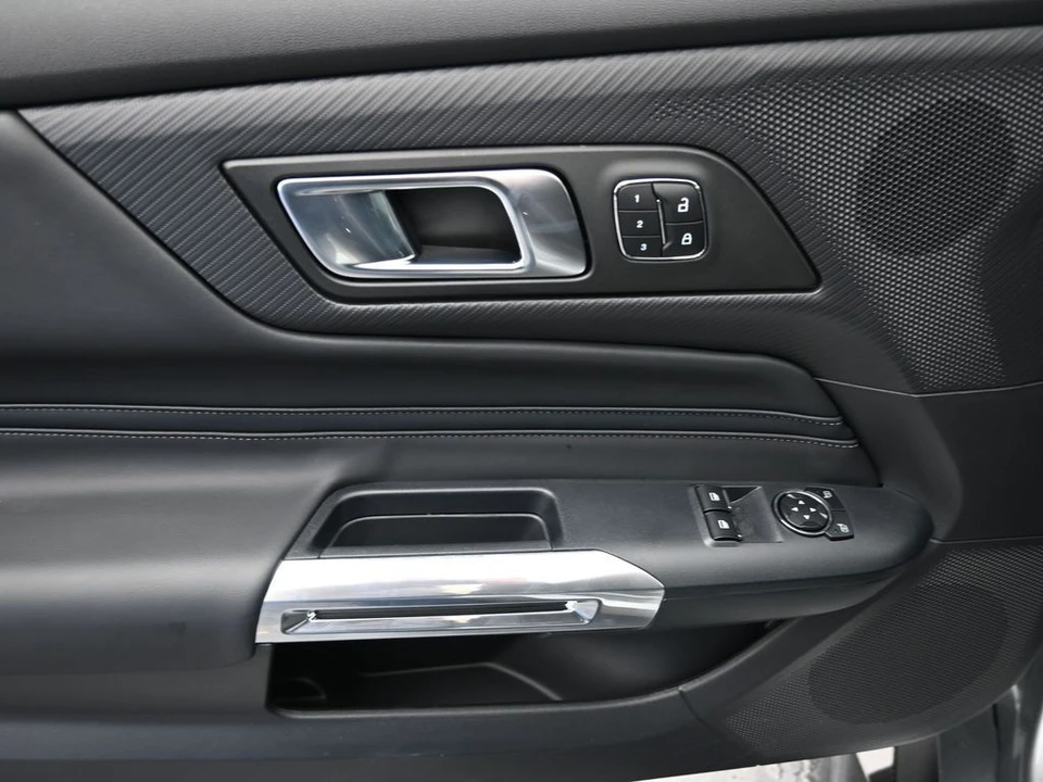 2025 Ford Shelby Mustang - Image 13 of 31
