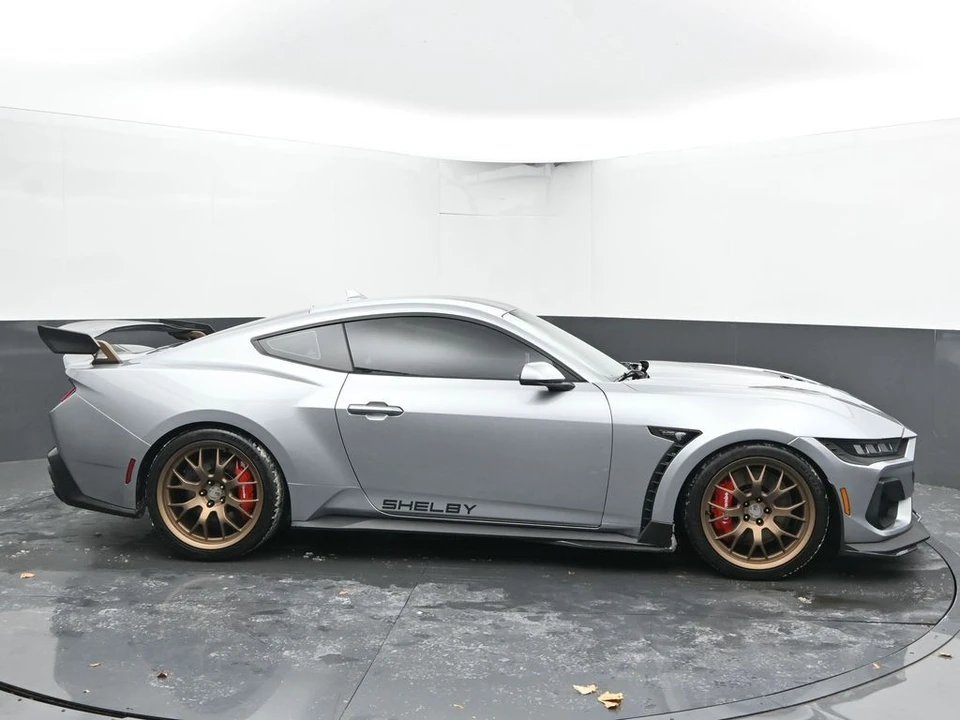 2025 Ford Shelby Mustang - Image 9 of 31