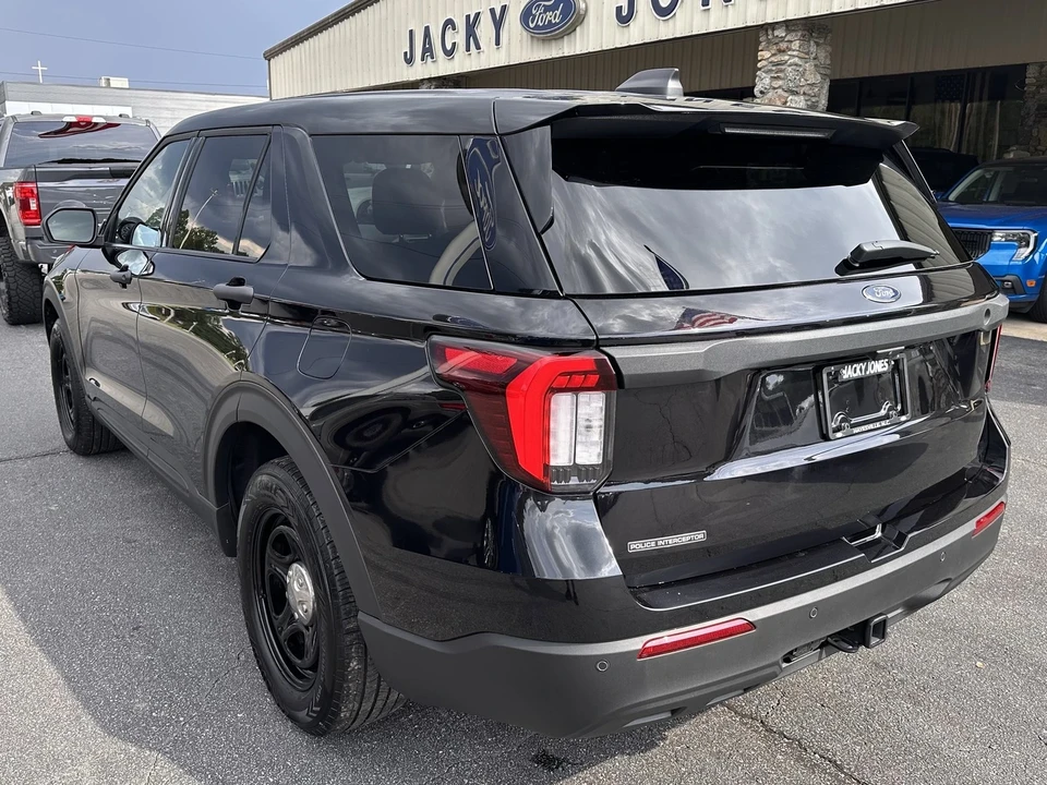 2025 Ford Explorer 6th Gen - Image 8 of 12