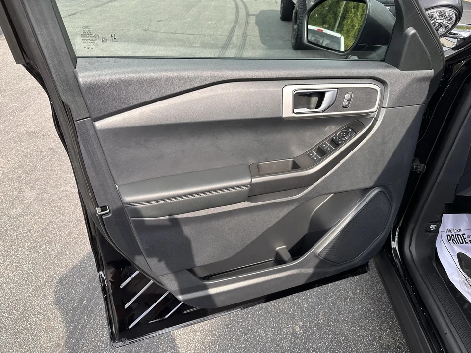 2025 Ford Explorer 6th Gen - Image 9 of 12